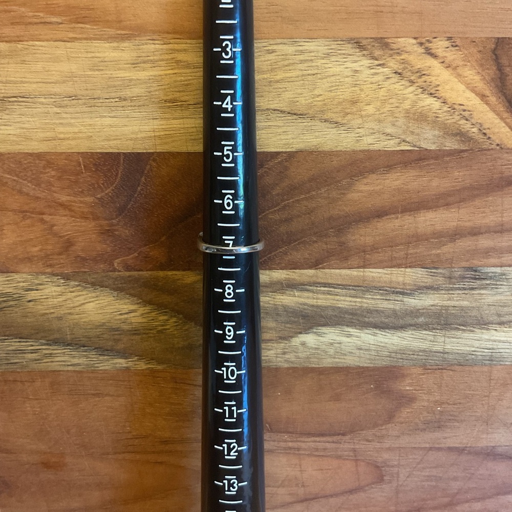 Emerald ring beautiful accent stones all securely set no missing gems size 7 - Picture 6 of 6